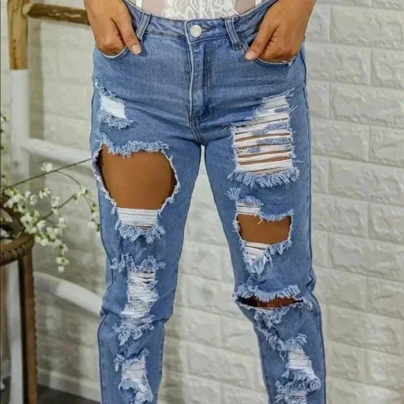 Best seller Jemma Mom Ripped Jeans - Picture 2 of 4